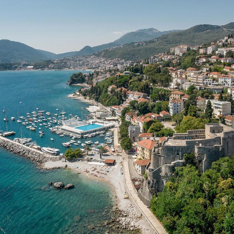 Skver Studio Apartments Herceg Novi Bagian luar foto