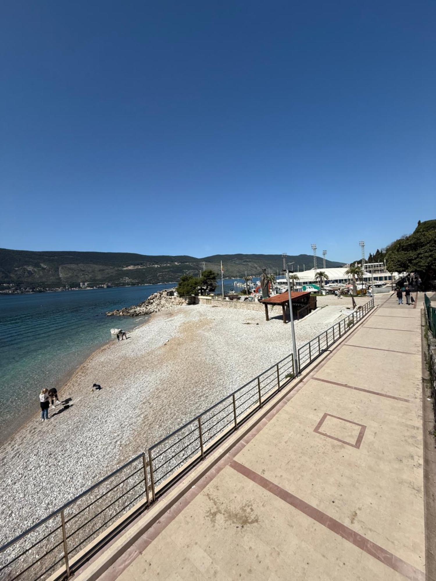 Skver Studio Apartments Herceg Novi Bagian luar foto