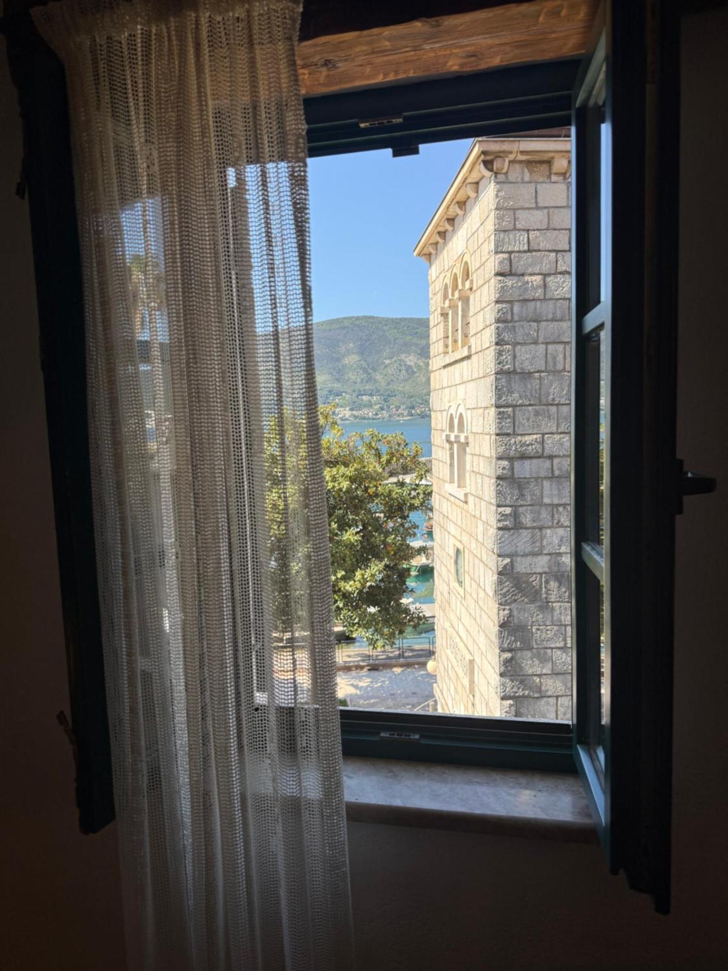 Skver Studio Apartments Herceg Novi Bagian luar foto
